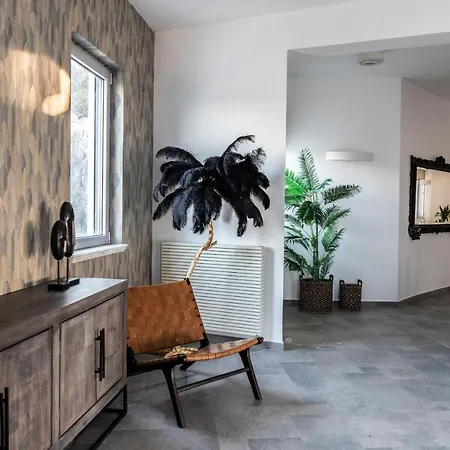 Pristine Seaview , With 5-star Access *