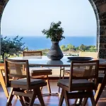 Villa Pristine Seaview , With 5-star Access *