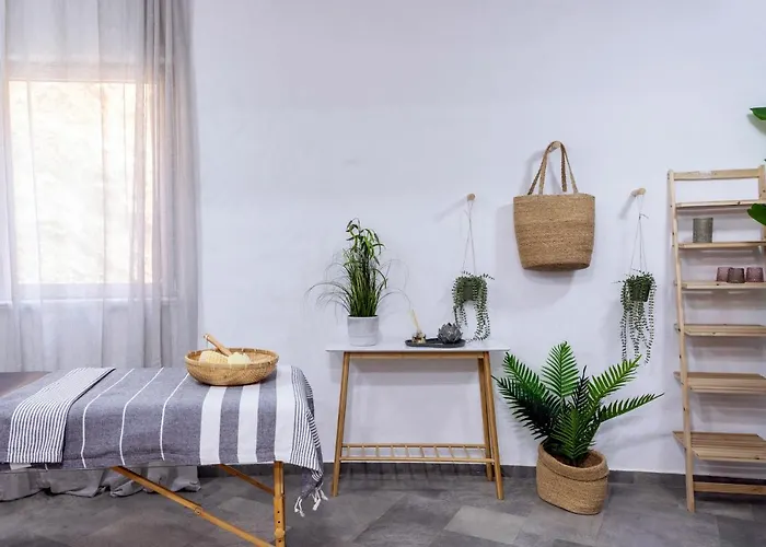 Pristine Seaview , With 5-star Access 팔리라키