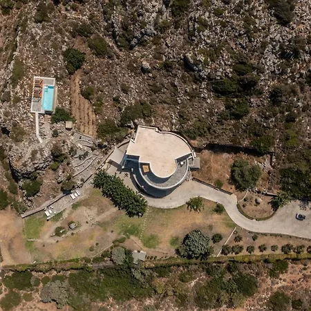 Vilă Pristine Seaview , With 5-star Access