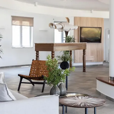 Pristine Seaview , With 5-star Access