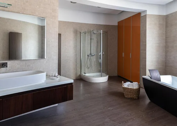 Pristine Seaview , With 5-star Access *